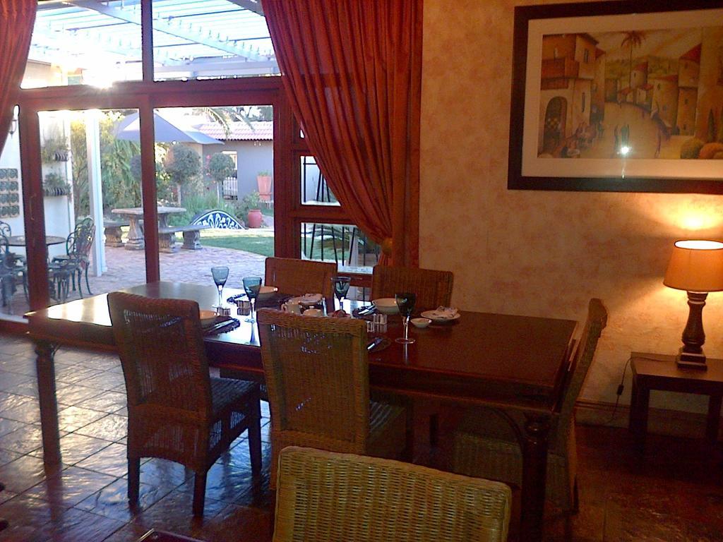 Jubilee Lodge Guest House Йоганнесбурґ Екстер'єр фото