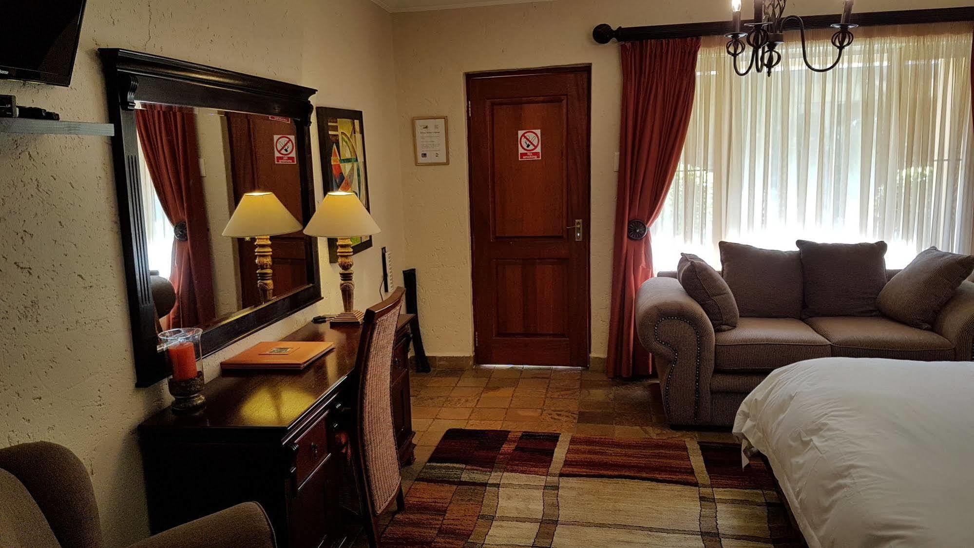 Jubilee Lodge Guest House Йоганнесбурґ Екстер'єр фото