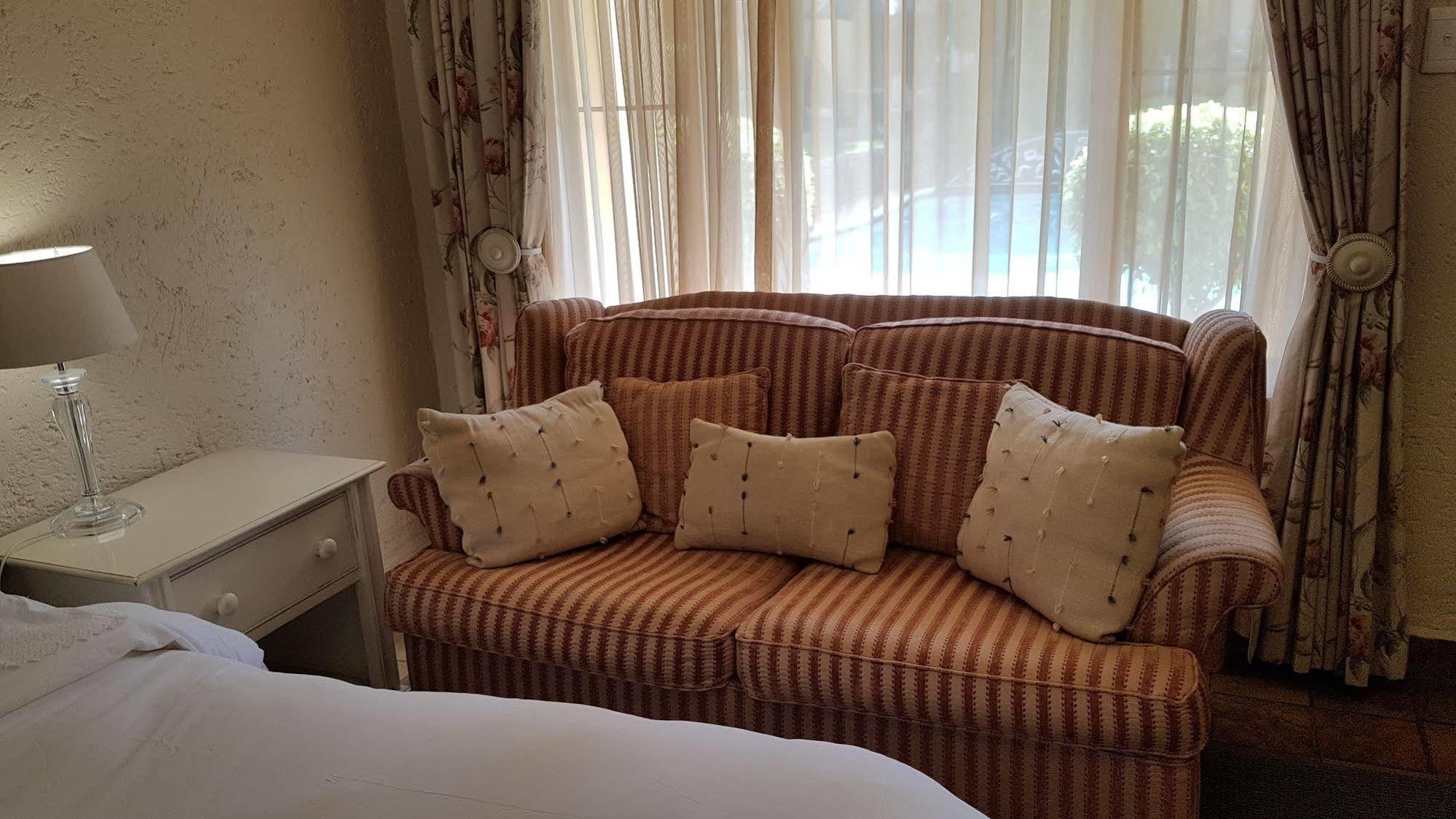 Jubilee Lodge Guest House Йоганнесбурґ Екстер'єр фото